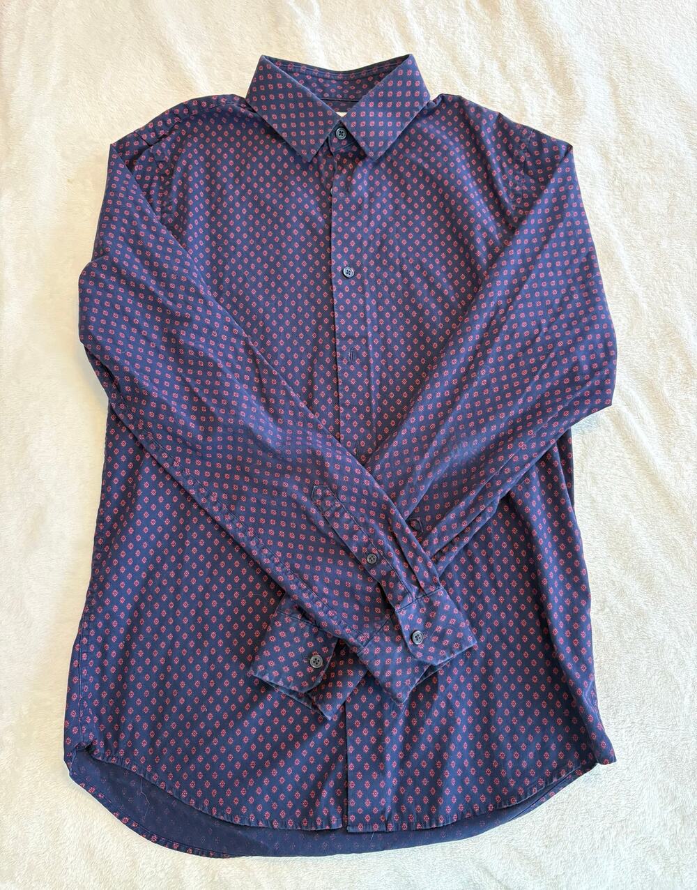 Express extra slim men’s dress shirt. Size medium. 15-15 1/2. Navy blue with red